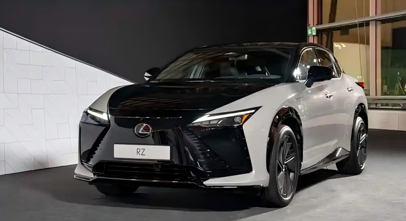 Lexus avslöjar officiella bilder av den nya RZ med en omdesignad ratt och styr-för-trådsystem