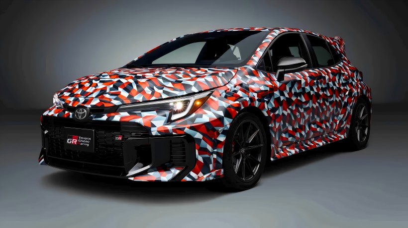 Prototyp av GRMN högpresterande version? Officiella teaserbilder av den nya versionen av GR Corolla släpptes, som ska avslöjas den 13 april