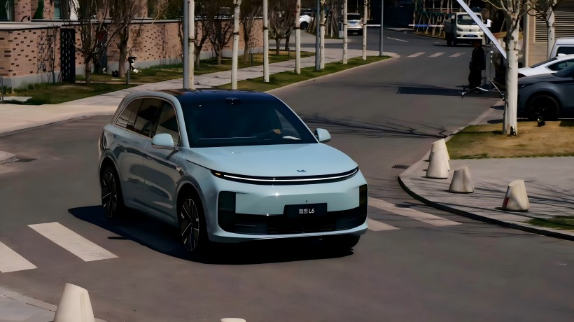 Officiella bilder av den nya idealiska L6 kommer att göra sin debut på Shanghai Auto Show. Den kommer att anta en helt ny lidar och ha ett uppgraderat chip.