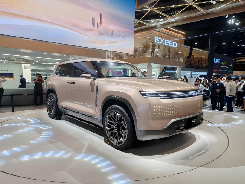 2025 Shanghai Auto Show: Starway Tianji Concept Car avslöjades, placerad som en stor 6 -sits fritid SUV
