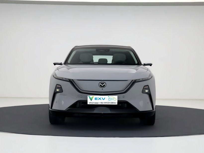 Mazda Ez - 60 förväntas träffa marknaden i slutet av augusti. Det erbjuder både rena - elektriska och utökade - räckvidd. Interiören är också utrustad med en dubbel skärminställning.