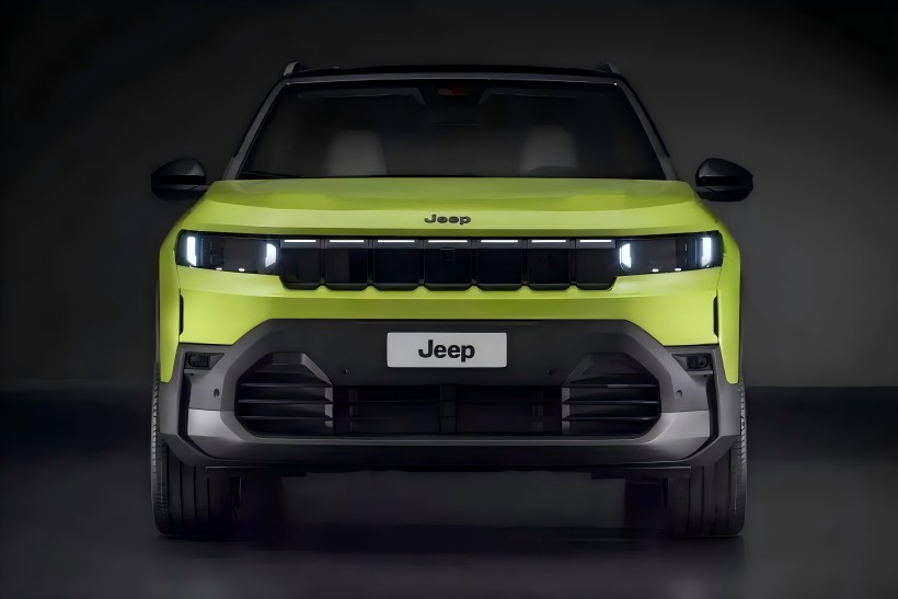 Spekulerade officiella bilder av den helt nya Jeep Compass har läckt ut, med potentiell frisläppande inom detta år. Fordonet förväntas erbjuda rena elektriska, milda hybrid- och plug-in hybrid-drivlinor