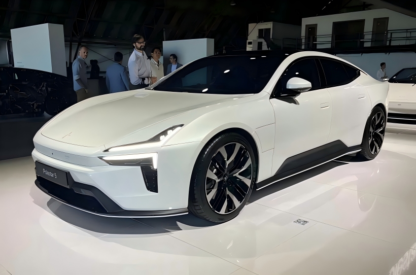 Polestar 5, med en maximal effekt på 884 hästkrafter, kommer att göra sin officiella debut på München International Motor Show i september.